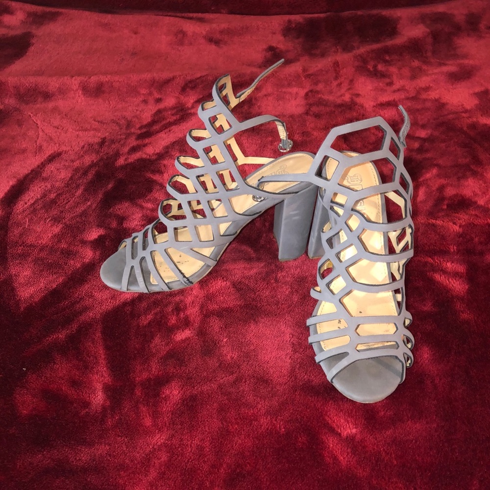 Women’s gray heels